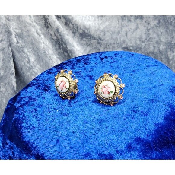 vintage coro gold tone guilloche enamel rose pink chrystals screw back earrings - Picture 11 of 12